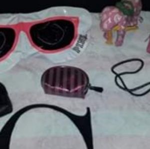BN VS MAKEUP BAGS, KOOZIE, FLOOTIE FOR BEV